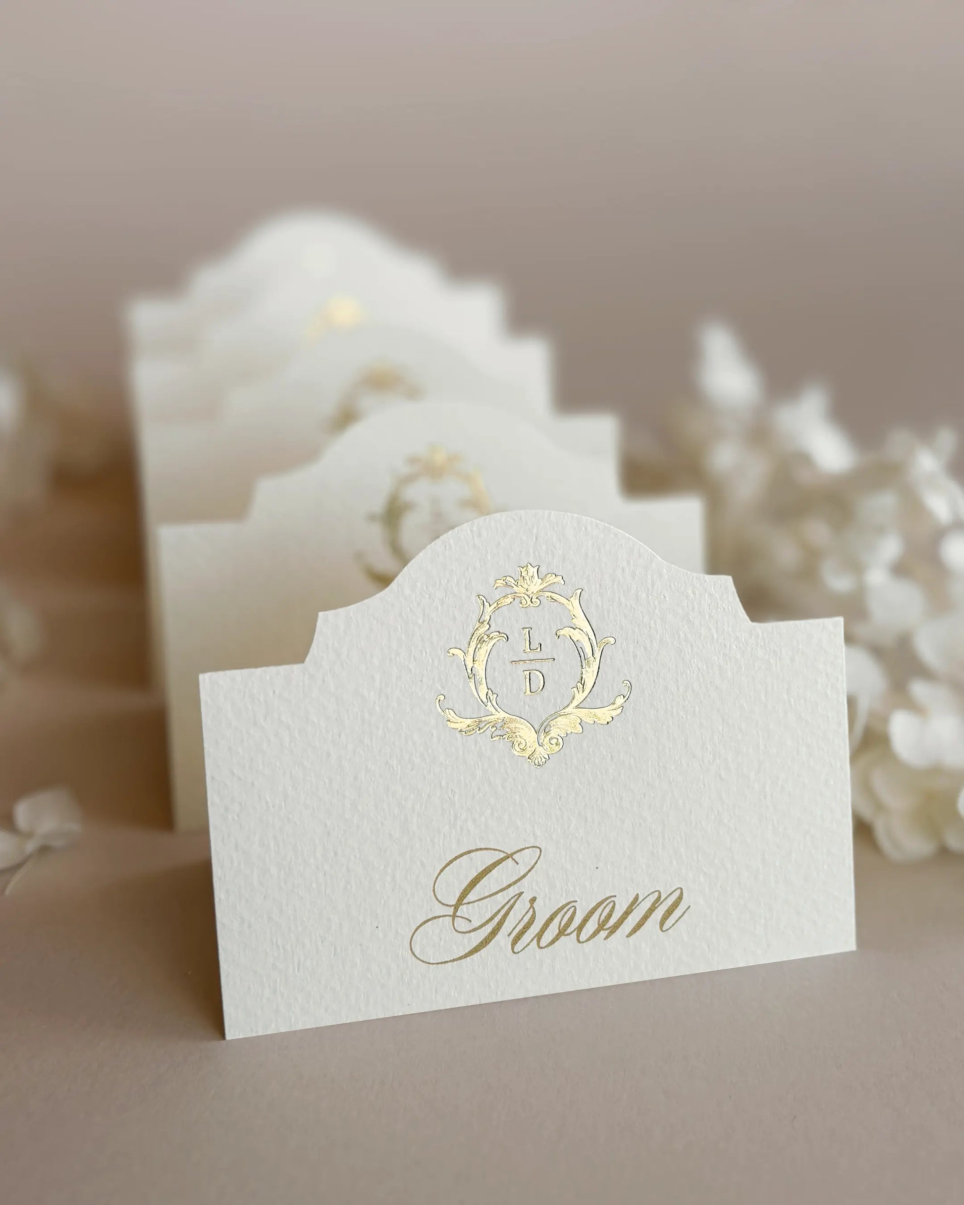 Elegant Arch Place Card with gold foil monogram crest and script name on cream card stock — Polina Perri