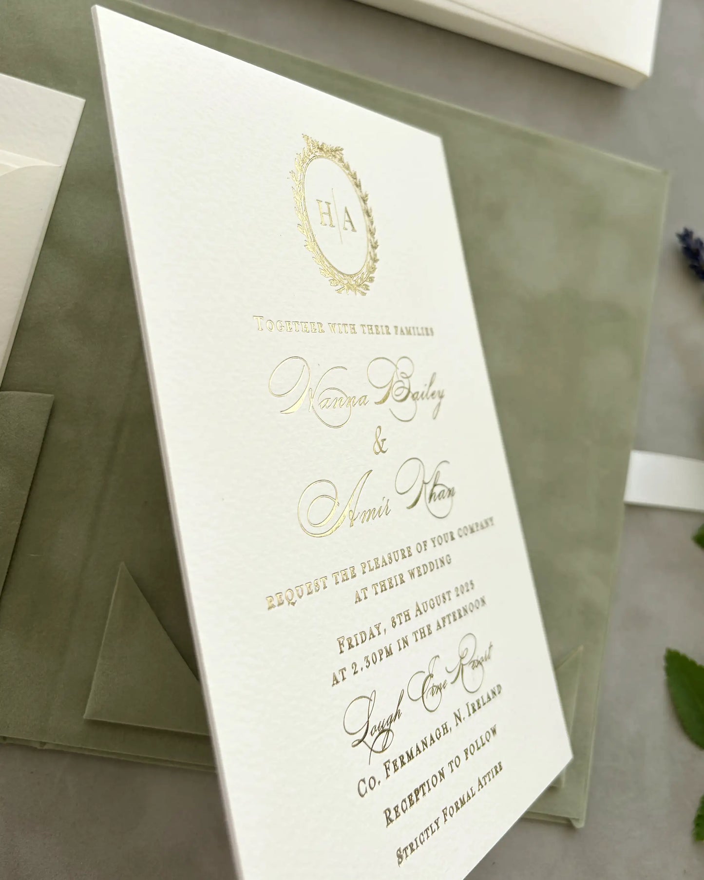 Fiori Folio cream cardboard insert with gold foil monogram and script lettering in Sage Green velvet folio — Polina Perri